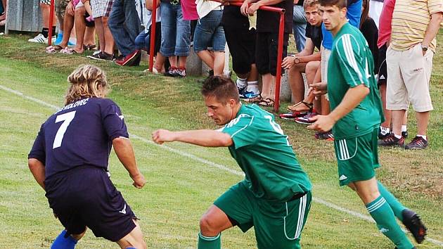  Premiéra v přeboru Rozvadovu nevyšla, Kolovečtí byli nad jejich síly, vyhráli 0:4.