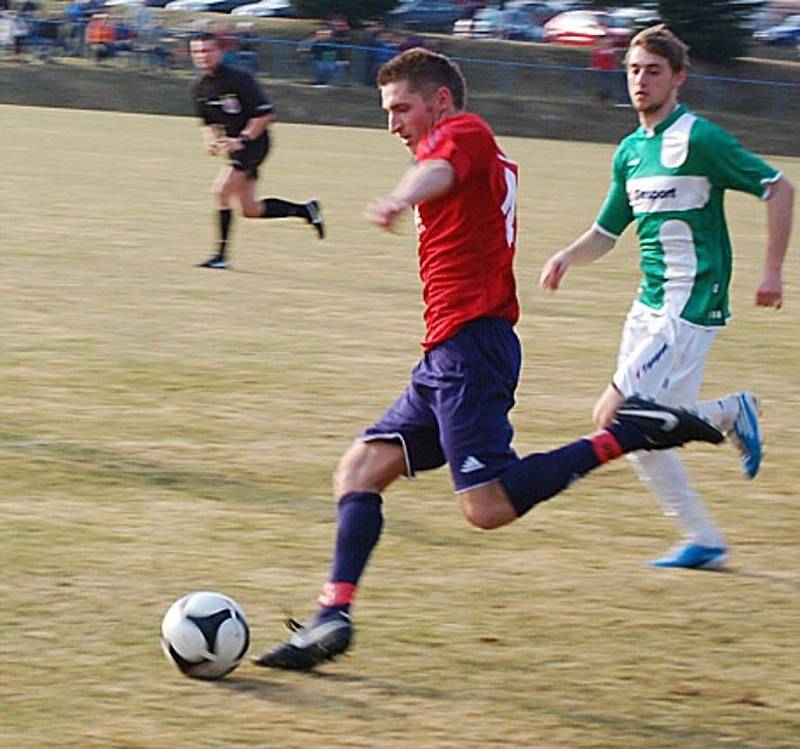  Mužstvo Sparty Dlouhý Újezd si v 1. A třídě „vyšláplo“ na favorizovanou Sušici a vyhrálo 2:0.