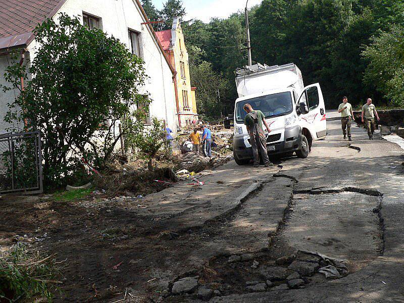 Záchranná stanice ve Studánce se vrátila z míst poničených povodní.