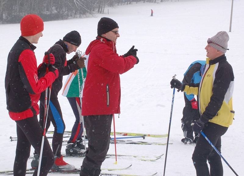 Ve Ski areálu Přimda se běžel lyžařský závod na 15 kilometrů klasickým způsobem.