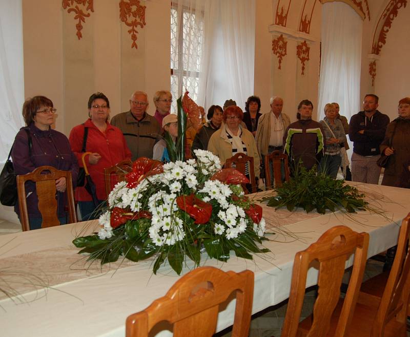 Víkendové komentované prohlídky v kladrubském klášteře se tentokráte nesly v duchu 340 výročí od narození od narození Santiniho Aichela. Návštěvníci si prohlédli květinové vazby, které připomínaly některé jeho stavby.