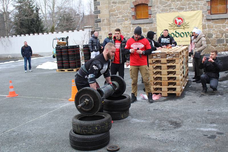 Ze závodů Strongman v Chodové Plané.