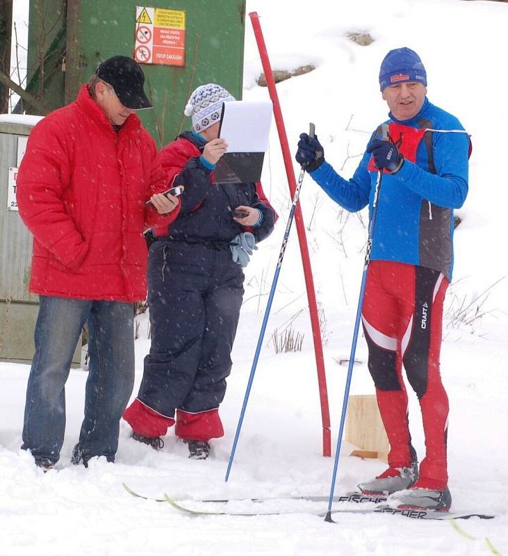 Ve Ski areálu Přimda se běžel lyžařský závod na 15 kilometrů klasickým způsobem.