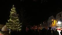Slavnostní rozsvícení vánočního stromu v Plané.