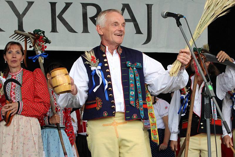 Tradiční Dožínky Plzeňského kraje se v letošním roce konaly v Tachově. Dožínkový průvod prošel městem až na zaplněné náměstí.