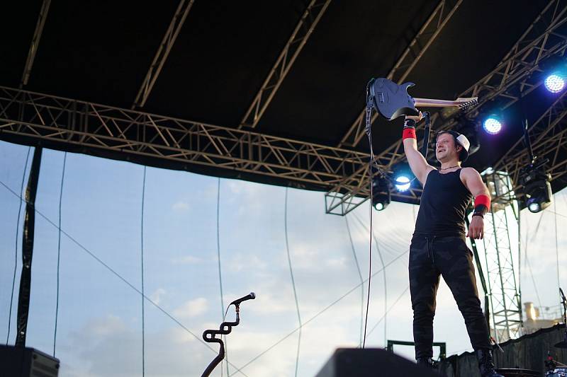 Na letišti nad Tachovem se uskutečnil další ročník rockového festivalu Tarock.