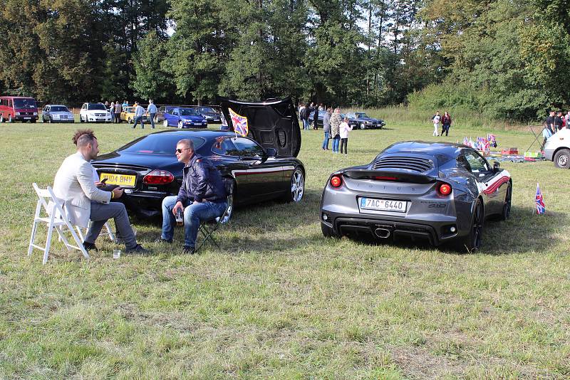 Setkání amerických automobilů na závěr sezony v Tachově.