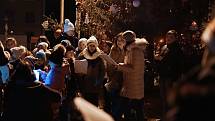 Také ve Starém Sedlišti se místní sešli aby si zazpívali známé koledy. Zpívání koled se stejně jako v předešlých letech odehrávalo u obecního vánočního stromku a na místě nechybělo cukroví a svařák nebo čaj na zahřátí.