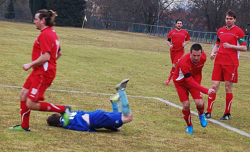 Fotbal: V okresním derby 1. A třídy prohrála Chodová Planá s Chodským Újezdem 1:4.