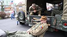 V pondělí dorazil na náměstí do Tachova a Boru konvoj vojenských historických vozidel z Military Car Clubu Plzeň