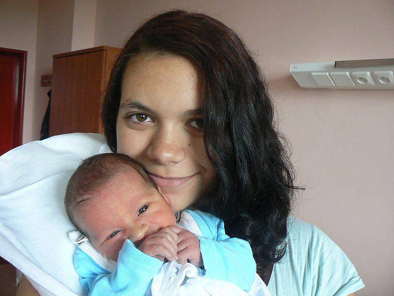 Nela (2,90 kg, 49 cm), která přišla na svět 7. srpna v 11.30 hod. ve FN v Plzni, je prvorozená dcera Anny Puškové z Olbramova.