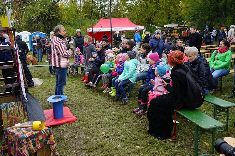 Na vrchu Krasíkov se uskutečnily tradiční Slavnosti jablek.