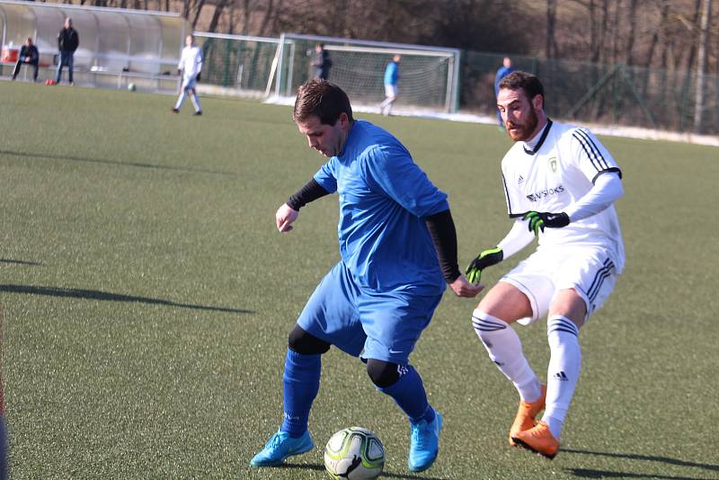 Dynamo Studánka (v modrém) - Baník Stříbro (v bílém) 0:2.