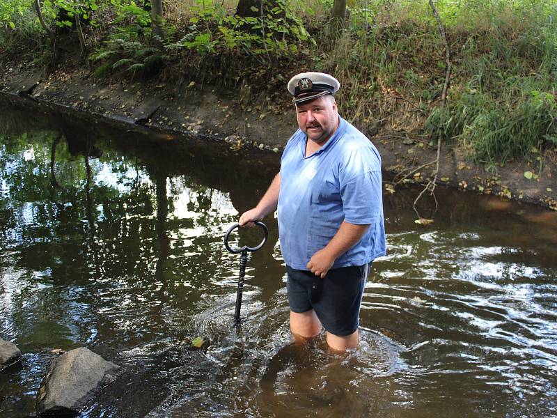 Tachovští vodáci v sobotu uzamkli řeku Mži.