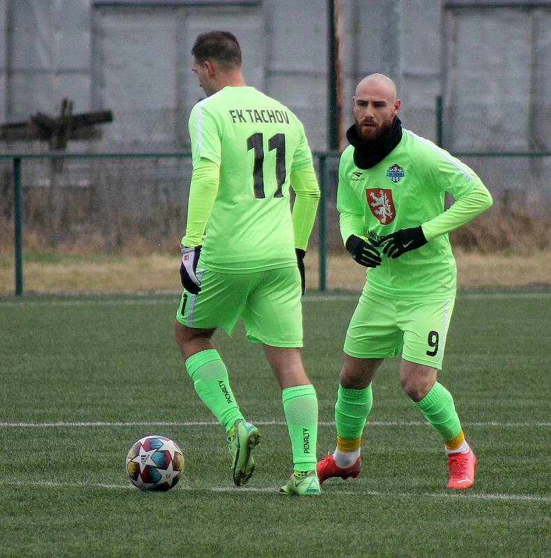 3. kolo Poháru PKFS: TJ Keramika Chlumčany (na snímku fotbalisté v modrých dresech) - FK Tachov 2:3 (2:3).