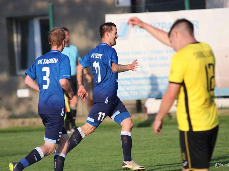 Semifinále PKFS Lhota - Tachov (v modrém) 0:2, 18. května 2022.