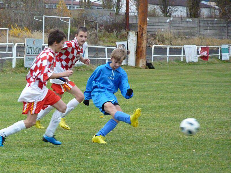 Starší a mladší žáci FK Tachov hráli na Smíchově, odkud přivezli tři body