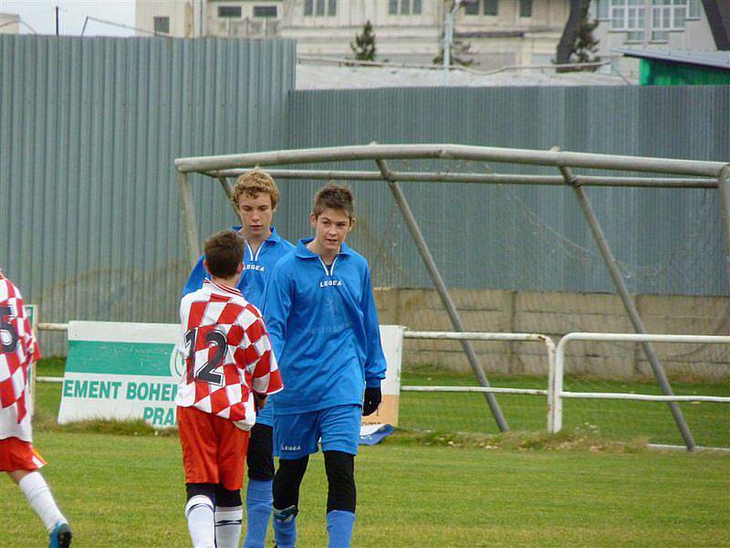 Starší a mladší žáci FK Tachov hráli na Smíchově, odkud přivezli tři body