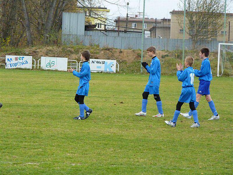 Starší a mladší žáci FK Tachov hráli na Smíchově, odkud přivezli tři body