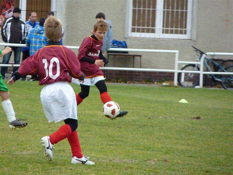 Starší a mladší žáci FK Tachov hráli na Smíchově, odkud přivezli tři body