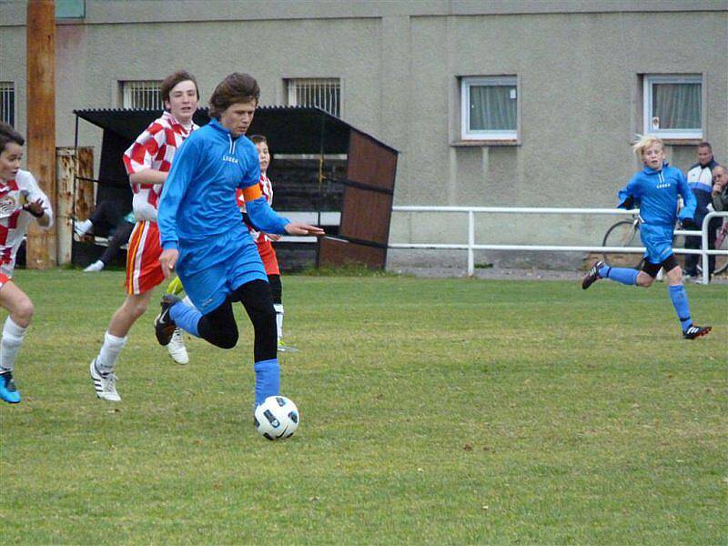 Starší a mladší žáci FK Tachov hráli na Smíchově, odkud přivezli tři body