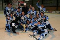 Pátý ročník mezinárodního hokejového turnaje v Tachově vyhrálo družstvo Fighting Brothers z kanadského Quebeku. 