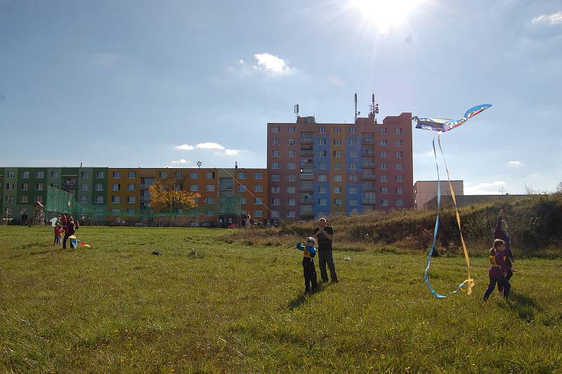 Jasná obloha nad Borem nabídla barevnou podívanou.