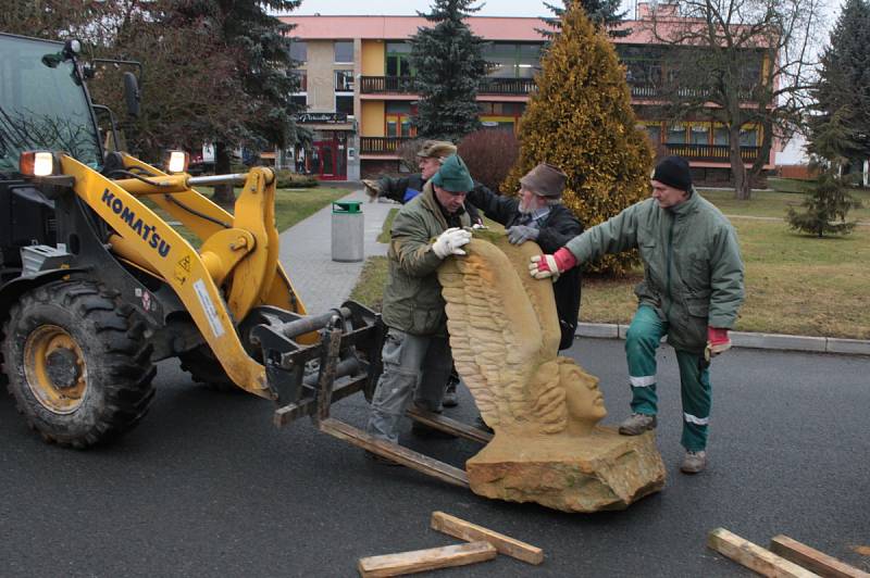 Sochy ze sympozia zdobí Chodovou Planou