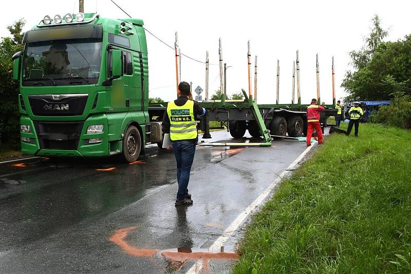 Tragická nehoda kamionu a dodávky v Tisové na Tachovsku.