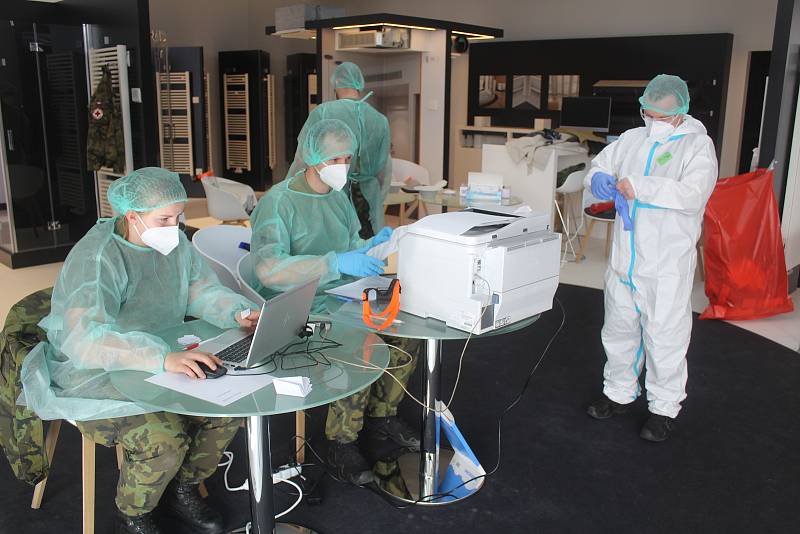Testování zaměstnanců firmy Kermi Stříbro antigenními testy na covid-19.