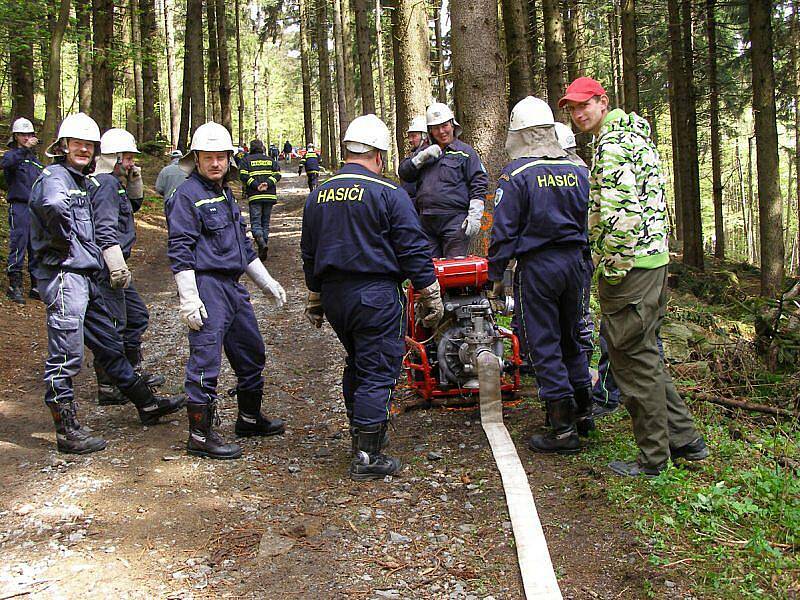 Deset hasičských jednotek se zapojilo do taktického cvičení Přimda 2010
