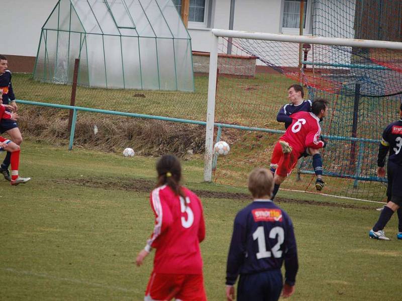 Mužstvo FK Tachov remizovalo v generálce na jarní část Přeboru Plzeňského kraje s divizním týmem J. Domažlice 2:2. 