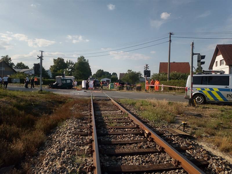 Střet osobního vlaku s autem v Boru u Tachova.