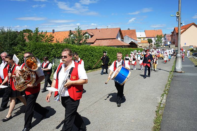 Stráží o víkendu prošel průvod  Baráčníků. Oslavili tak půl století od svého založení. Společně s nimi se na cestu vydala také stříbrská Amátovka.