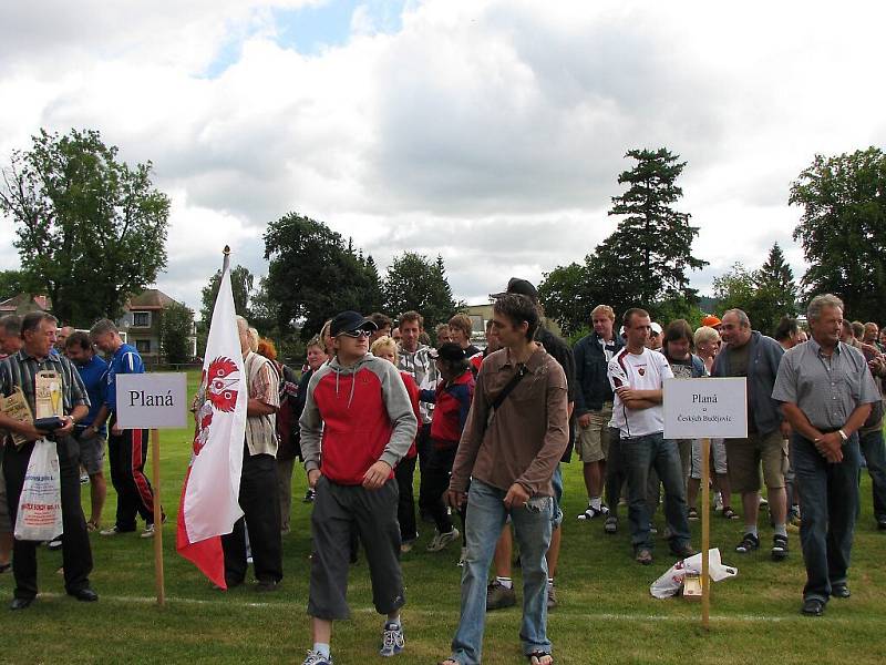 Přátelské, pohodové a sportovní 4. setkání měst a obcí Planá v Chodové Plané. 