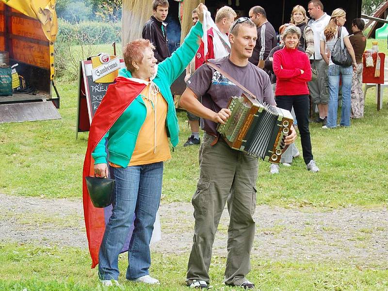 Třetí ročník soutěže v sekání trávy kosou se konal v sobotu ve Vítkově.