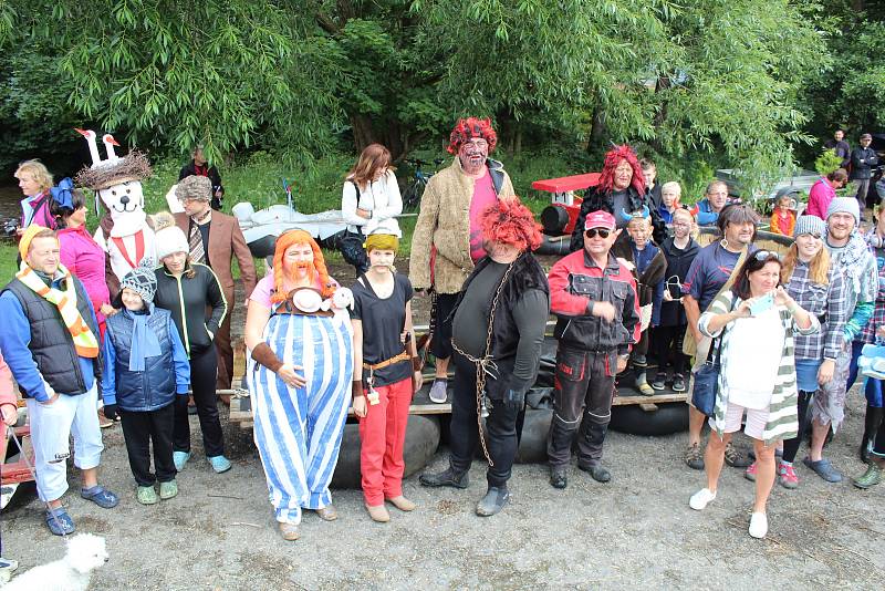 Centrum Tachova splula po řece Mži netradiční plavidla