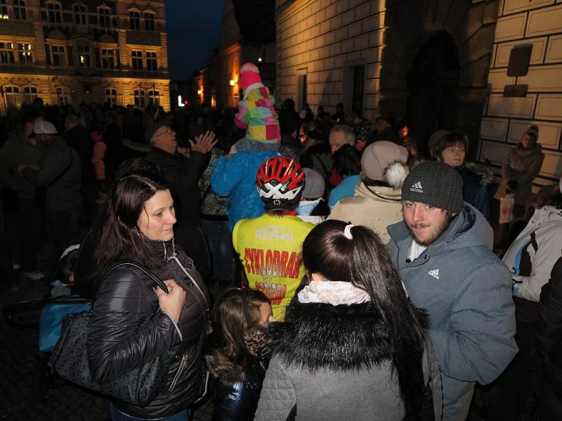 Punčem naplnili čtyři sta pohárků