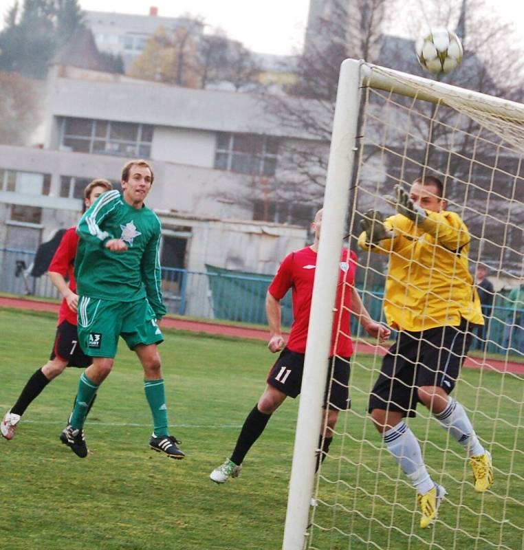 Fotbalisté FK Tachov zakončili podzimní část divize výhrou s FC MAS Táborsko B 6:2.