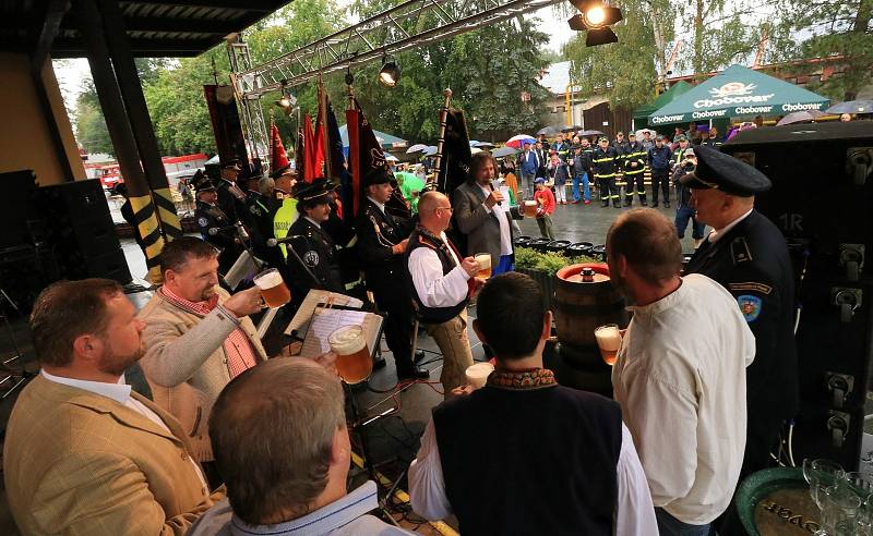 Oslavy 145 let sboru dobrovolných hasičů v Chodové Plané a předání praporu.