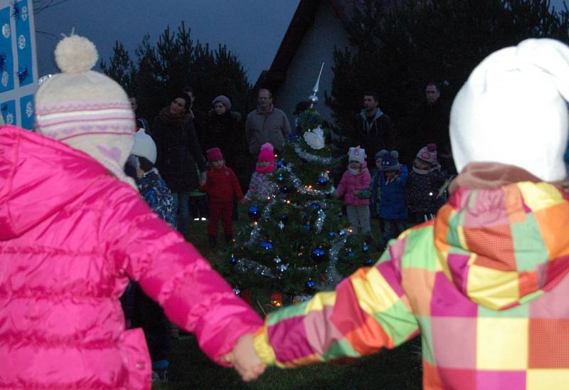 Předvánoční setkání s rodiči si připravily děti mateřinky.