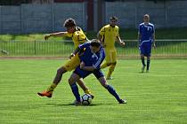 V posledním utkání před letní pauzou FK Tachov (v modrém) porazil Trstěnice 3:1.