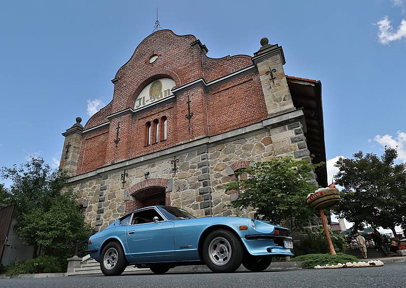 Ze západních Čech i dalších míst se do Chodové Plané v sobotu sjeli majitelé se svými stařičkými automobilovými veterány.