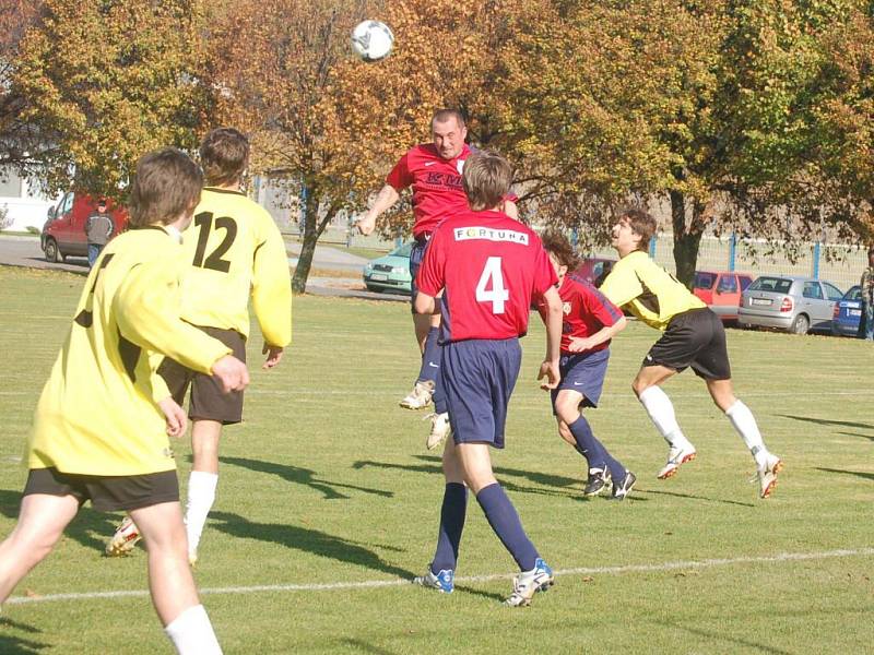 Fotbal–1. B třída: Sp. Dl. Újezd – J. Domažlice B 2:1