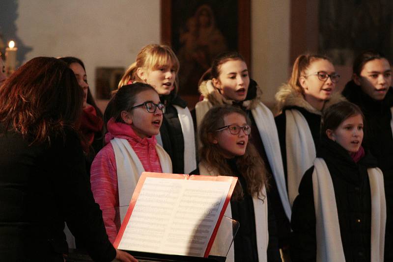 Lidé si přišli do kostela zazpívat i poslechnout dětský sbor