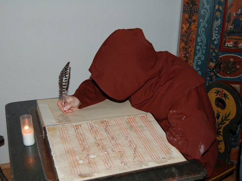 Tradiční noční prohlídky kláštera v Tachově navštívilo přes dvě stě lidí