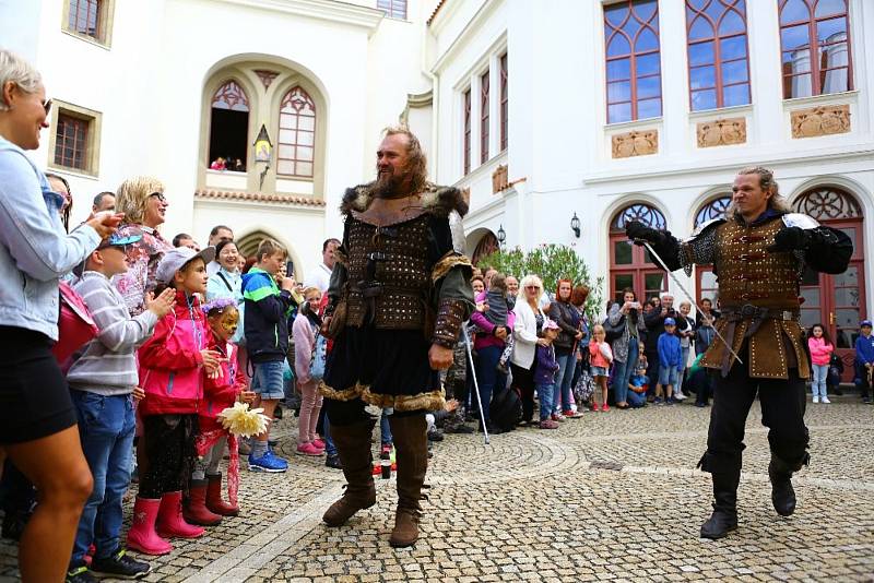 Zámek v Boru je na sezonu připraven, snad se uskuteční i Zámecké historické slavnosti.