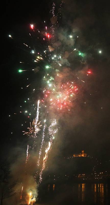 Novoroční ohňostroj v Ústí nad Labem.