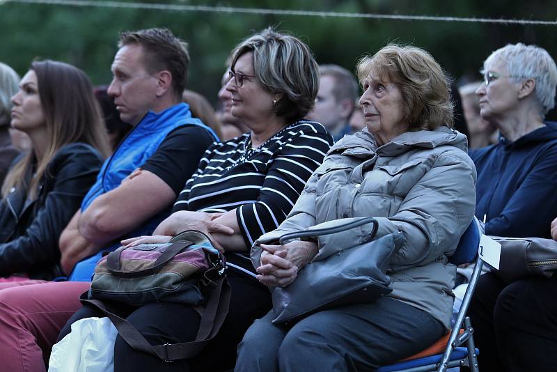 Nejslavnější muzikálové písně na hradě Střekov zazpívali Marian Vojtko, Daniel Hůlka, Tereza Mátlová a Leona Machálková