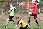 Fotbalisté Svádova (v zelenočerném) porazili doma Hostovice 1:0. Foto: Deník/Rudolf Hoffmann